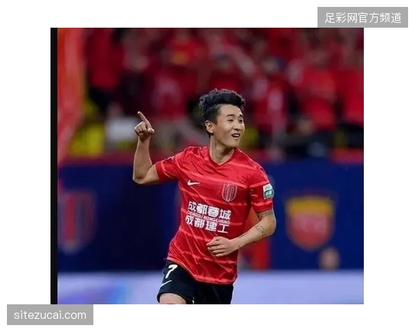 成都蓉城锋线多点开花，外援中锋费利佩与本土球员韦世豪半程合力贡献15球领跑攻击群